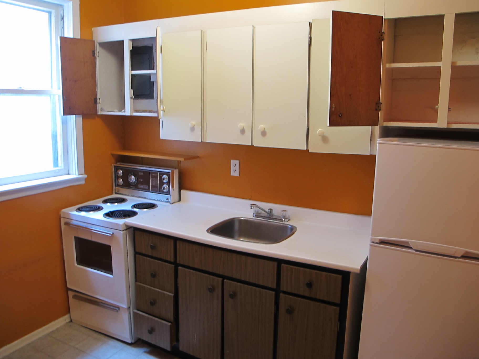 Small Apartments: Meinhilde's Before Kitchen | Kiku Corner