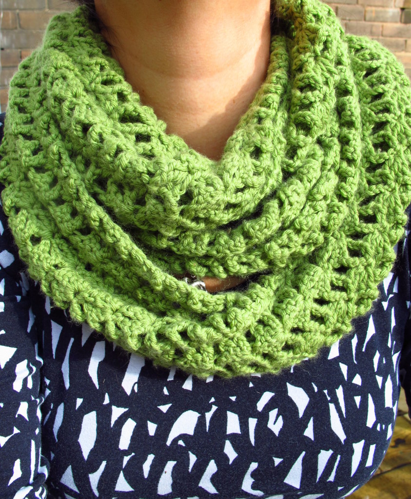 DIY Crocheted Lacy Green Infinity Scarf Pattern Kiku Corner